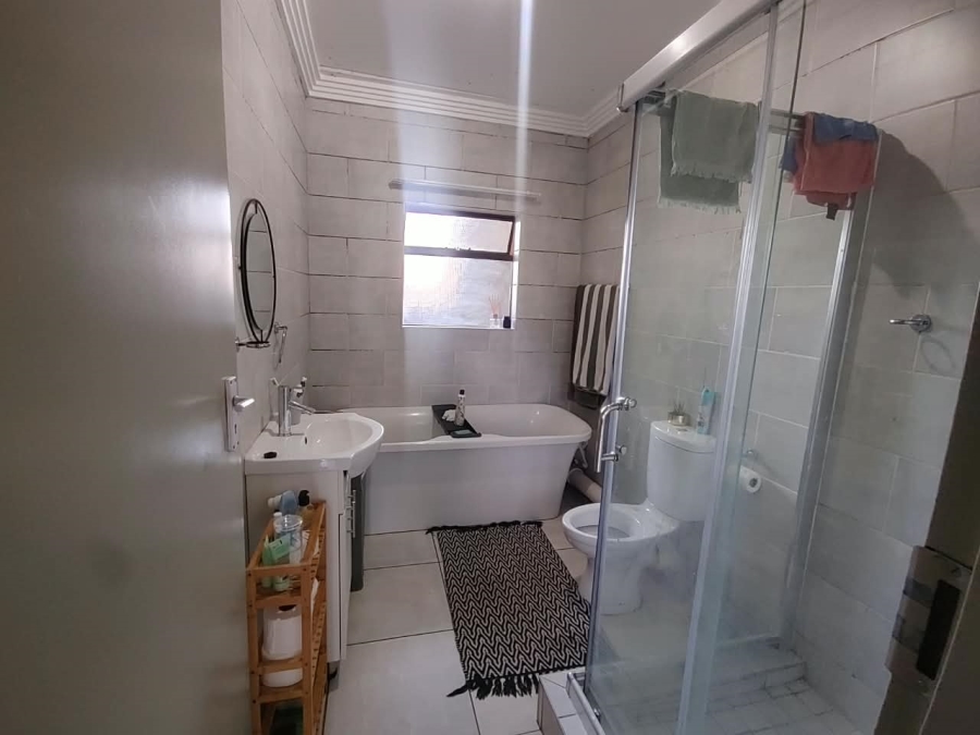 To Let 2 Bedroom Property for Rent in Klipfontein Gauteng