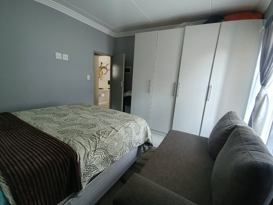 To Let 2 Bedroom Property for Rent in Klipfontein Gauteng