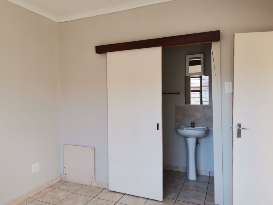 To Let 2 Bedroom Property for Rent in Witfield Gauteng