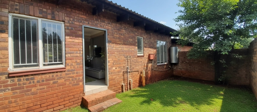 2 Bedroom Property for Sale in Grootfontein Ah Gauteng