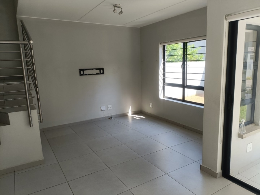 To Let 3 Bedroom Property for Rent in Broadacres Gauteng