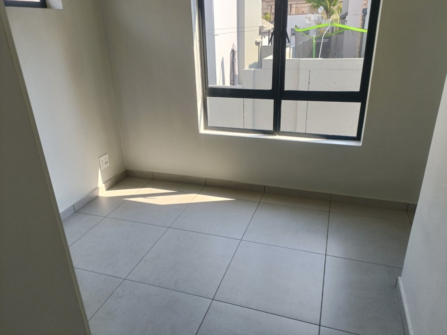 To Let 3 Bedroom Property for Rent in Broadacres Gauteng