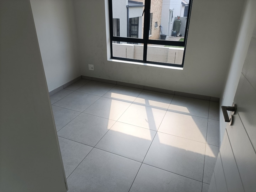To Let 3 Bedroom Property for Rent in Broadacres Gauteng