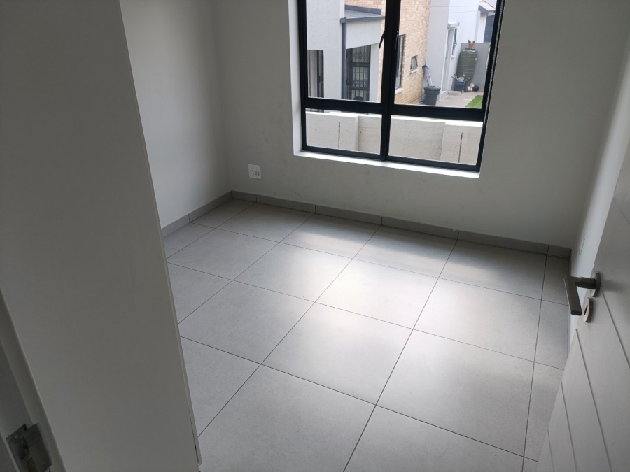 To Let 3 Bedroom Property for Rent in Broadacres Gauteng