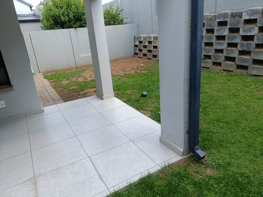 To Let 3 Bedroom Property for Rent in Broadacres Gauteng