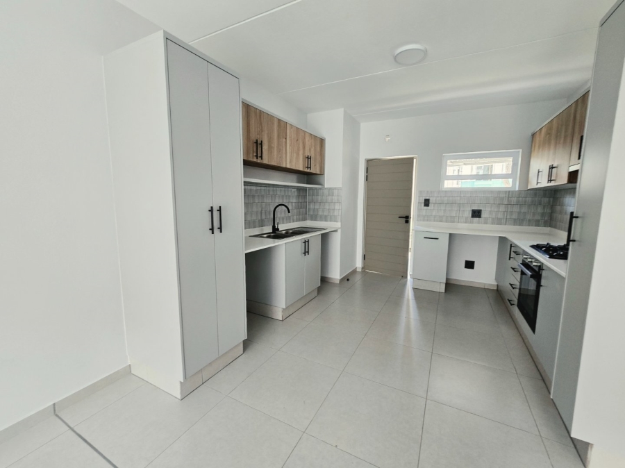 To Let 2 Bedroom Property for Rent in Magaliessig Gauteng