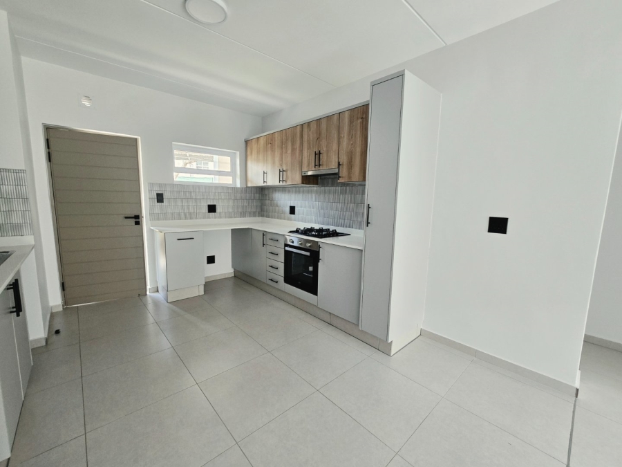 To Let 2 Bedroom Property for Rent in Magaliessig Gauteng