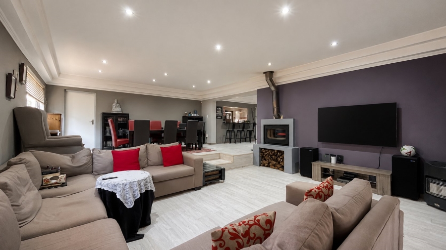 4 Bedroom Property for Sale in Highway Gardens Gauteng