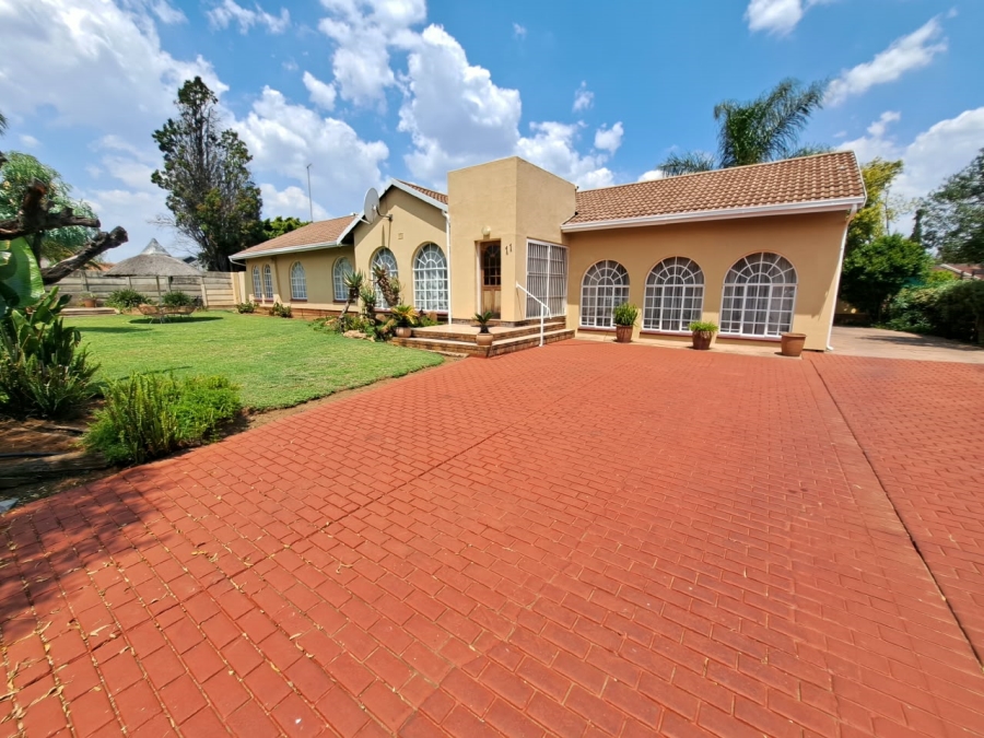 5 Bedroom Property for Sale in Visagie Park Gauteng