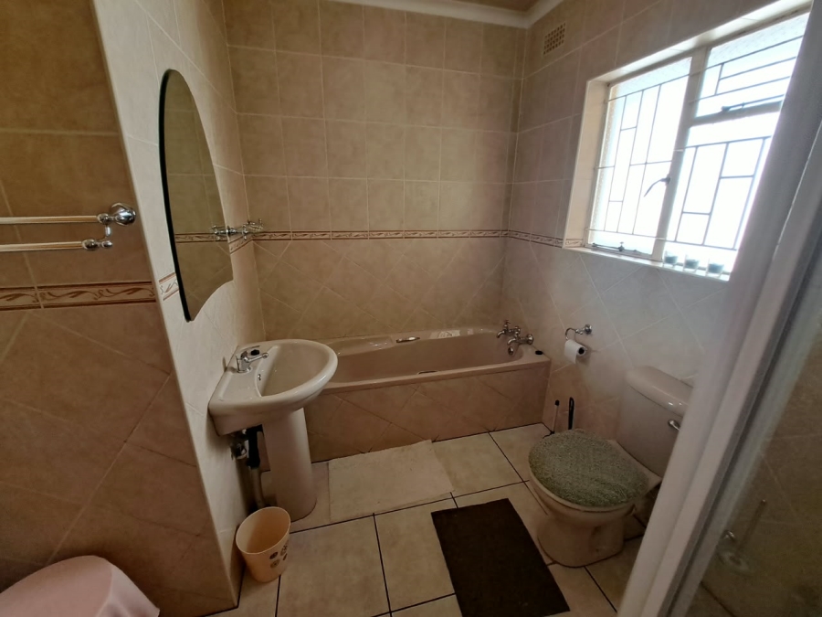 5 Bedroom Property for Sale in Visagie Park Gauteng
