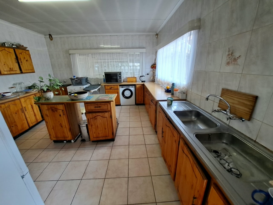 5 Bedroom Property for Sale in Visagie Park Gauteng
