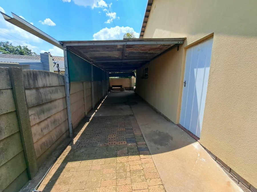 5 Bedroom Property for Sale in Visagie Park Gauteng