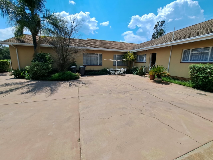 5 Bedroom Property for Sale in Visagie Park Gauteng