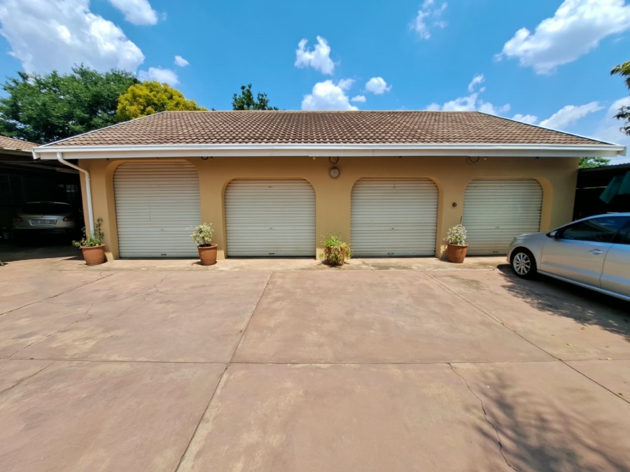 5 Bedroom Property for Sale in Visagie Park Gauteng