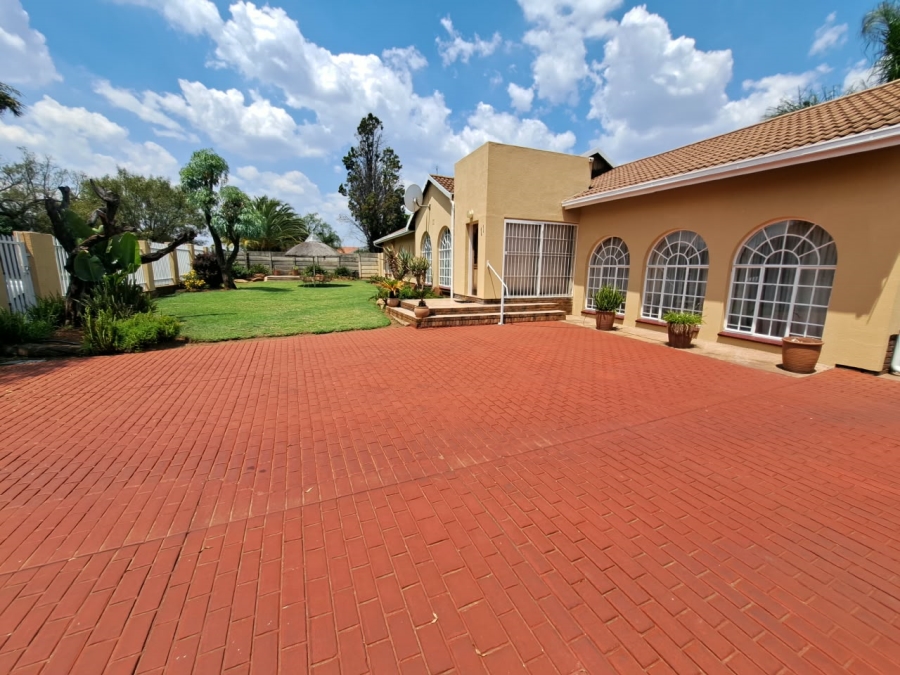 5 Bedroom Property for Sale in Visagie Park Gauteng
