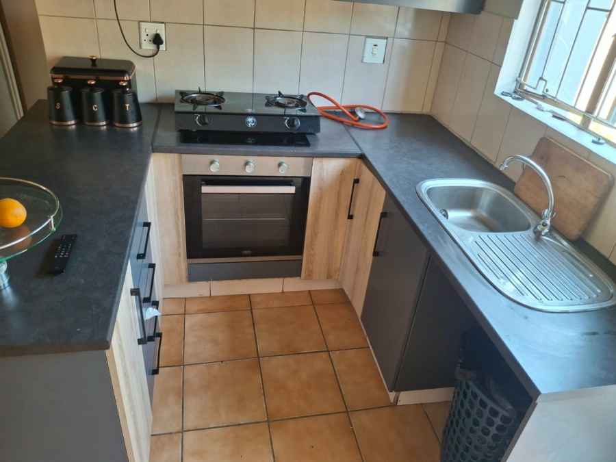 2 Bedroom Property for Sale in Crystal Park Gauteng