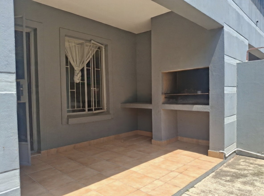 2 Bedroom Property for Sale in Crystal Park Gauteng