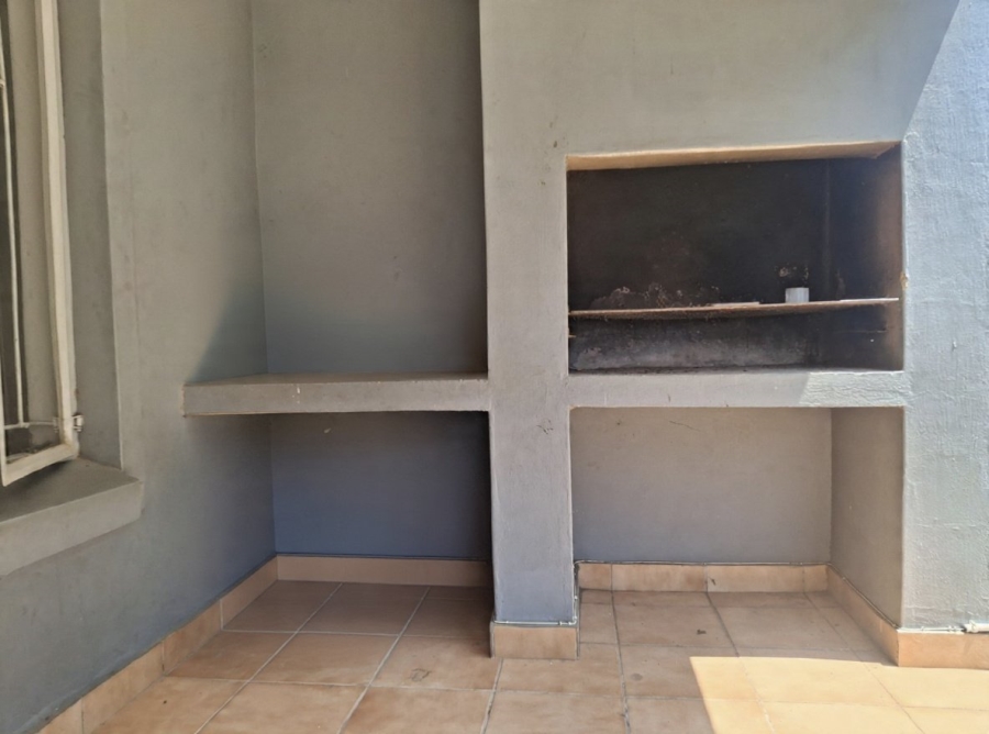 2 Bedroom Property for Sale in Crystal Park Gauteng