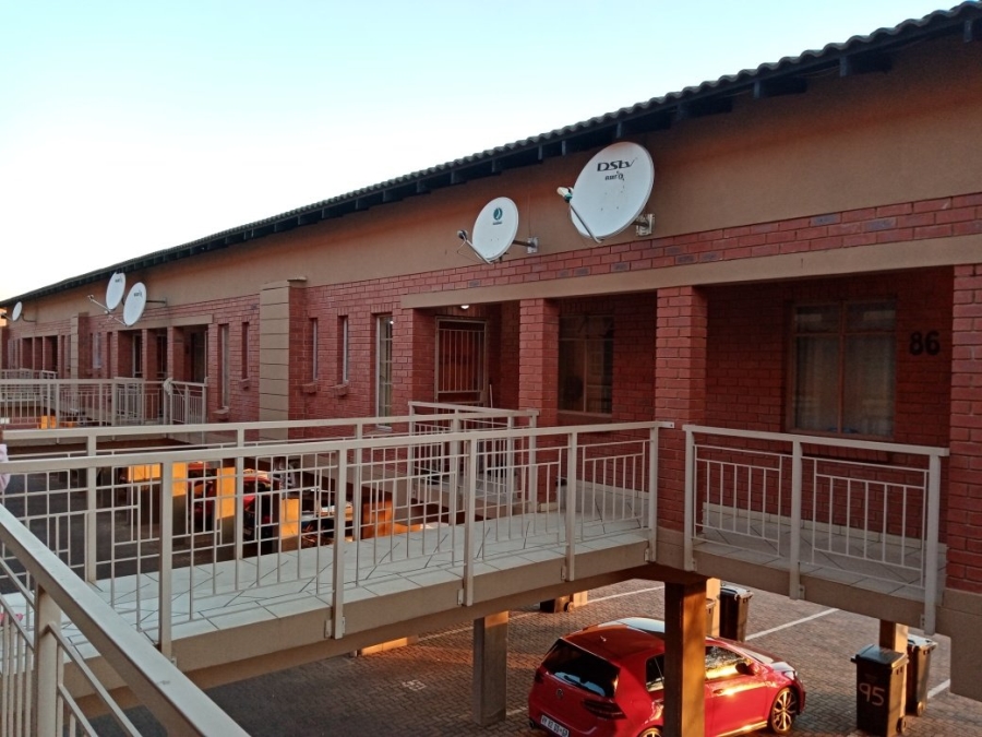 To Let 2 Bedroom Property for Rent in Equestria Gauteng