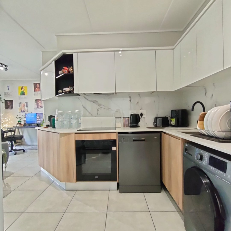 To Let 1 Bedroom Property for Rent in Waterfall Heights Gauteng