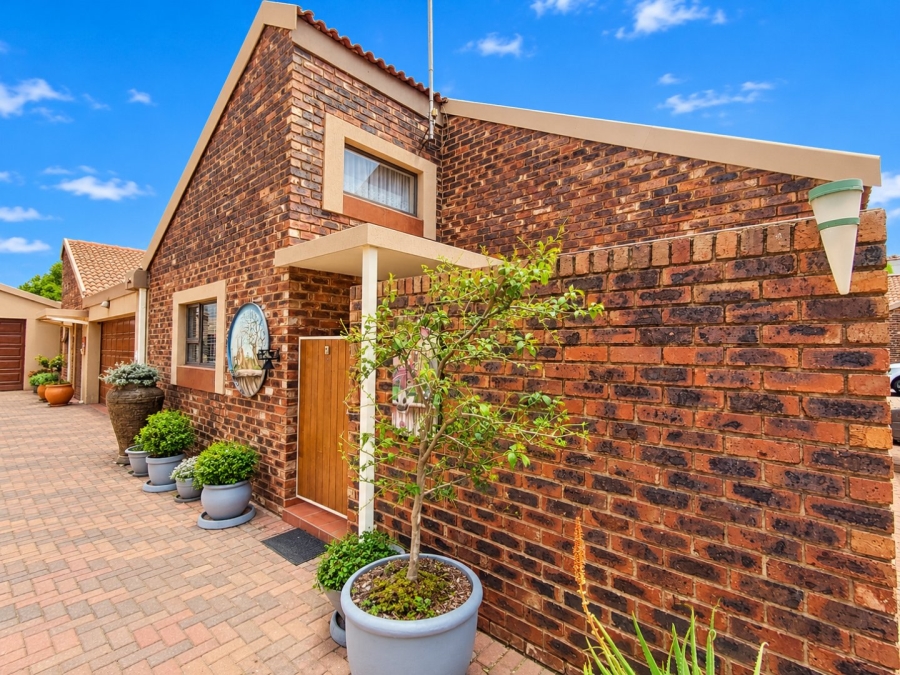 2 Bedroom Property for Sale in Three Rivers Gauteng