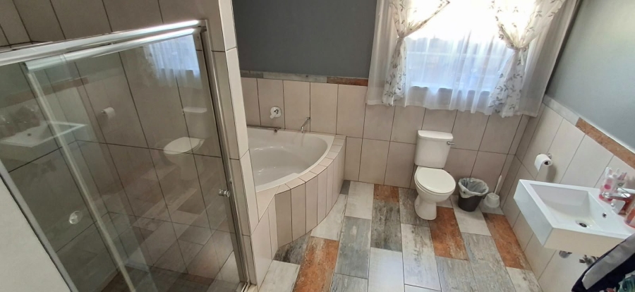 4 Bedroom Property for Sale in Sinoville Gauteng
