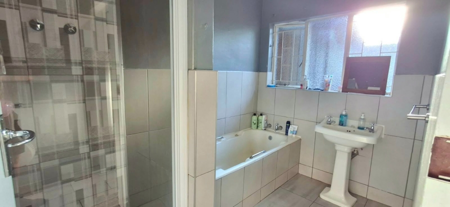 4 Bedroom Property for Sale in Sinoville Gauteng