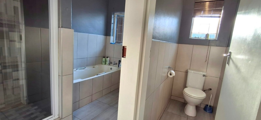 4 Bedroom Property for Sale in Sinoville Gauteng