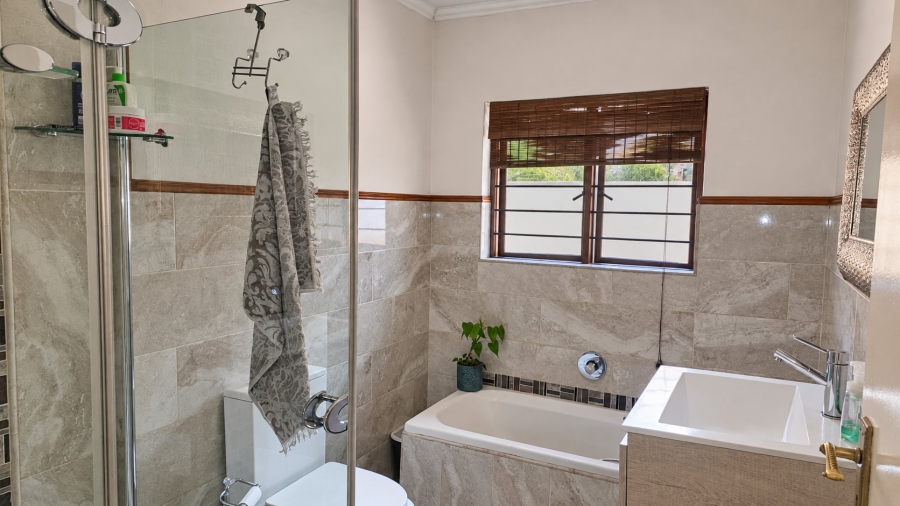 3 Bedroom Property for Sale in Carlswald Gauteng