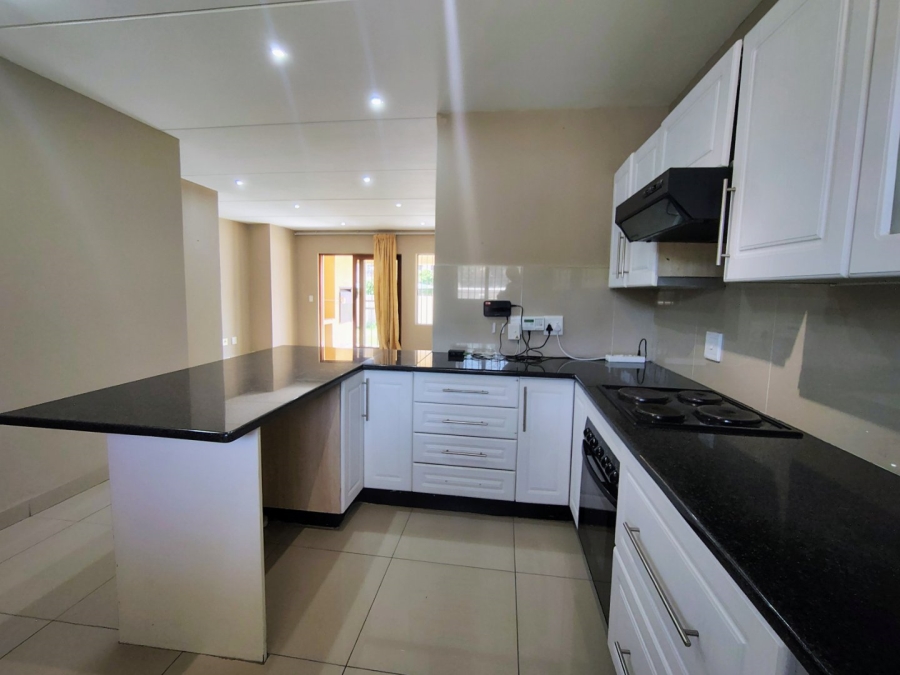 To Let 3 Bedroom Property for Rent in Halfway Gardens Gauteng