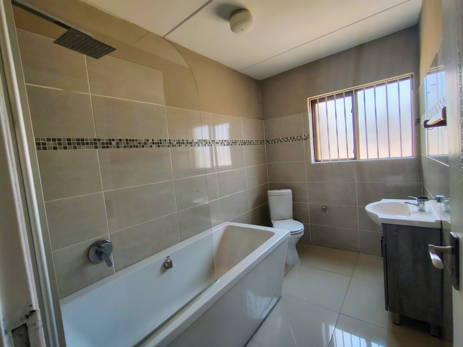To Let 3 Bedroom Property for Rent in Halfway Gardens Gauteng