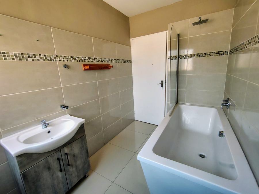 To Let 3 Bedroom Property for Rent in Halfway Gardens Gauteng