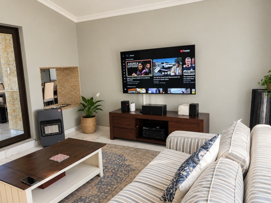 4 Bedroom Property for Sale in Blue Valley Golf Estate Gauteng
