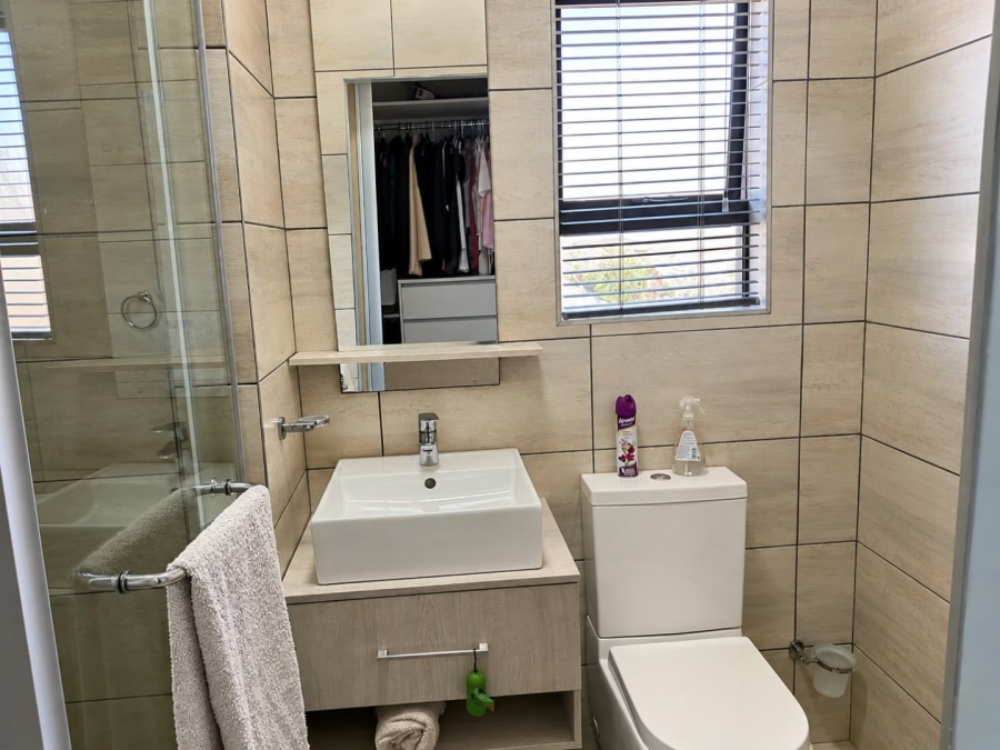 4 Bedroom Property for Sale in Blue Valley Golf Estate Gauteng