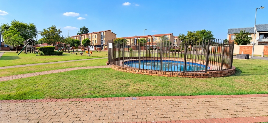 To Let 2 Bedroom Property for Rent in The Orchards Gauteng