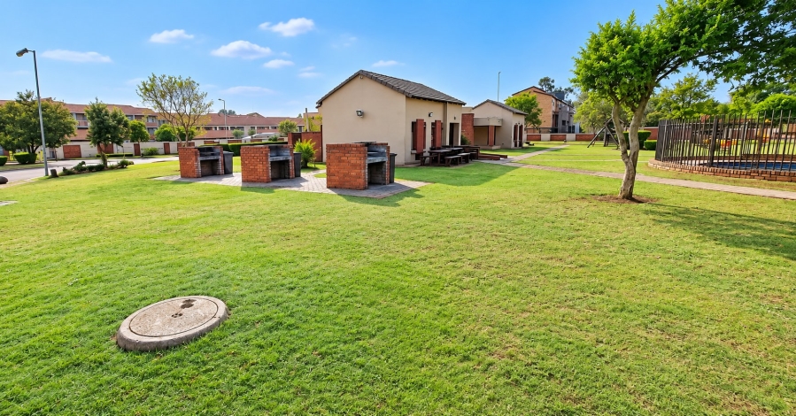 To Let 2 Bedroom Property for Rent in The Orchards Gauteng