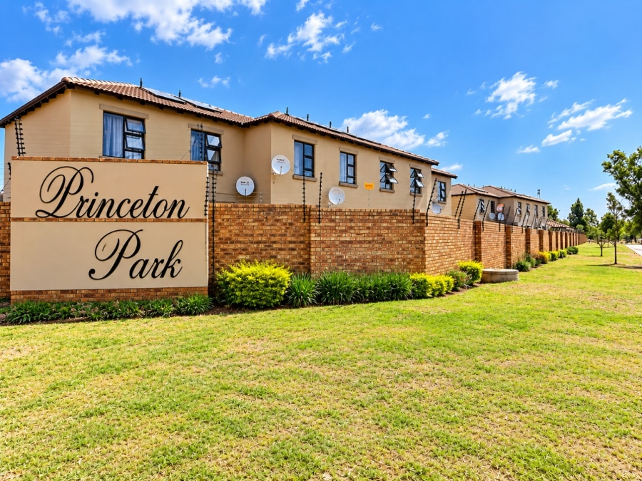 To Let 2 Bedroom Property for Rent in Chantelle Gauteng