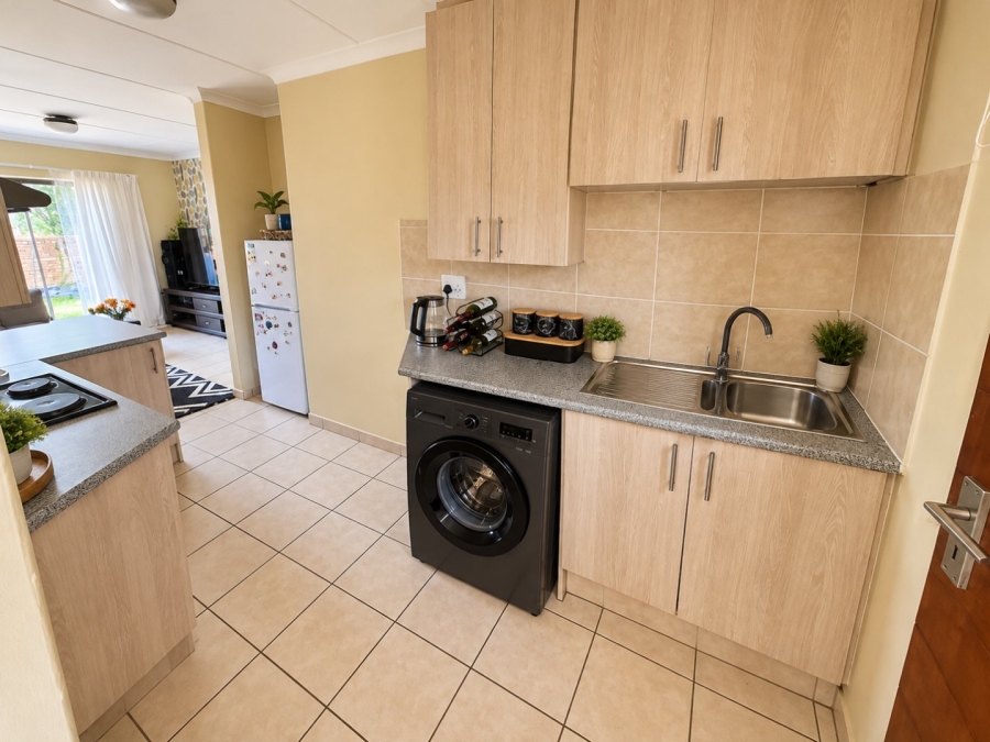 To Let 2 Bedroom Property for Rent in Chantelle Gauteng