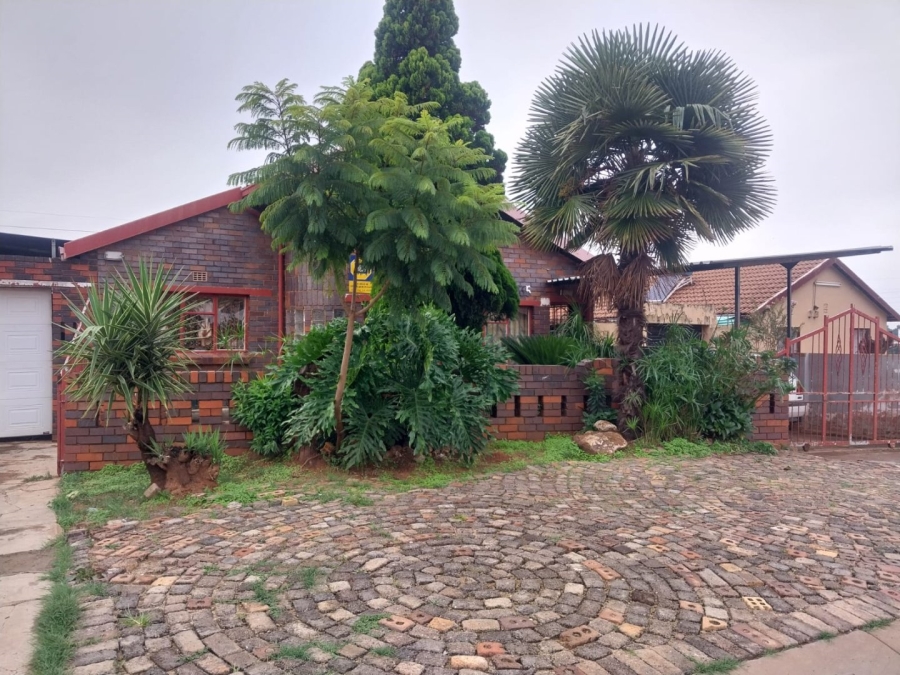  Bedroom Property for Sale in Lenasia Ext 13 Gauteng
