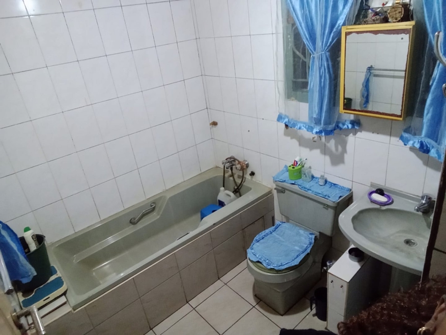  Bedroom Property for Sale in Lenasia Ext 13 Gauteng