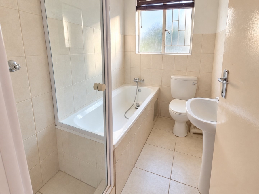 To Let 2 Bedroom Property for Rent in Thatchview Gauteng