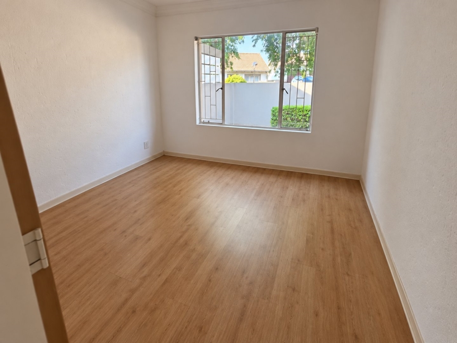 To Let 2 Bedroom Property for Rent in Thatchview Gauteng