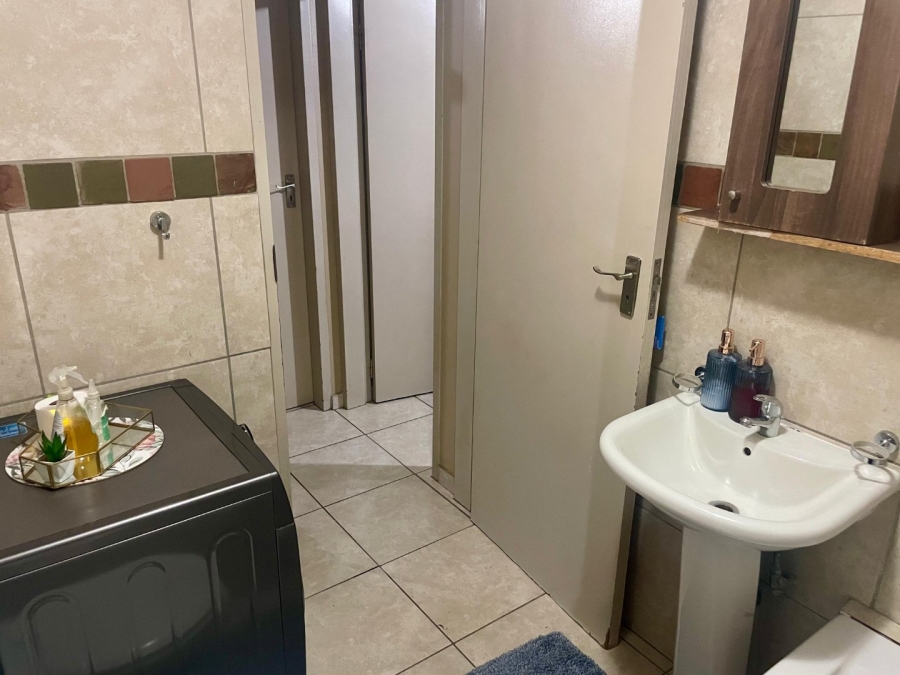 To Let 2 Bedroom Property for Rent in Andeon Gauteng