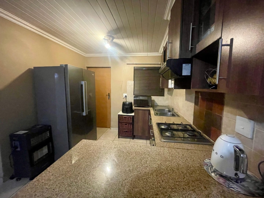 To Let 2 Bedroom Property for Rent in Andeon Gauteng