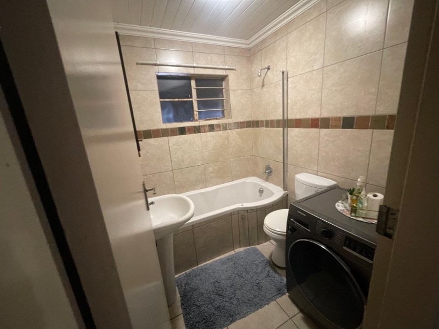To Let 2 Bedroom Property for Rent in Andeon Gauteng