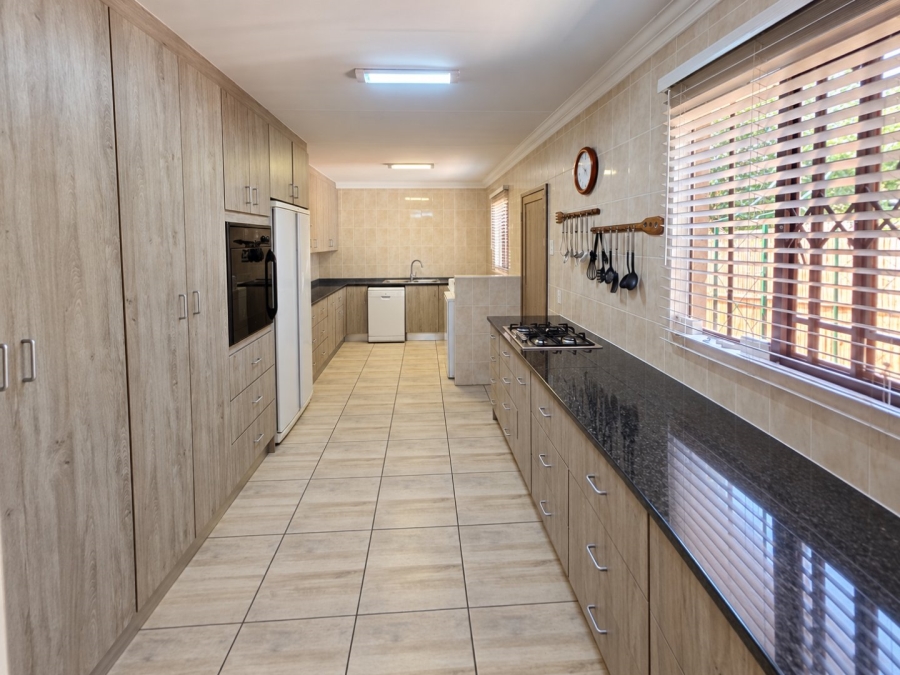5 Bedroom Property for Sale in The Reeds Gauteng