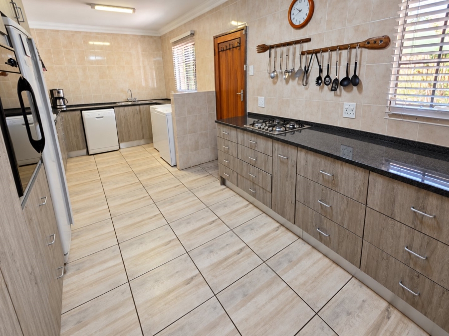 5 Bedroom Property for Sale in The Reeds Gauteng