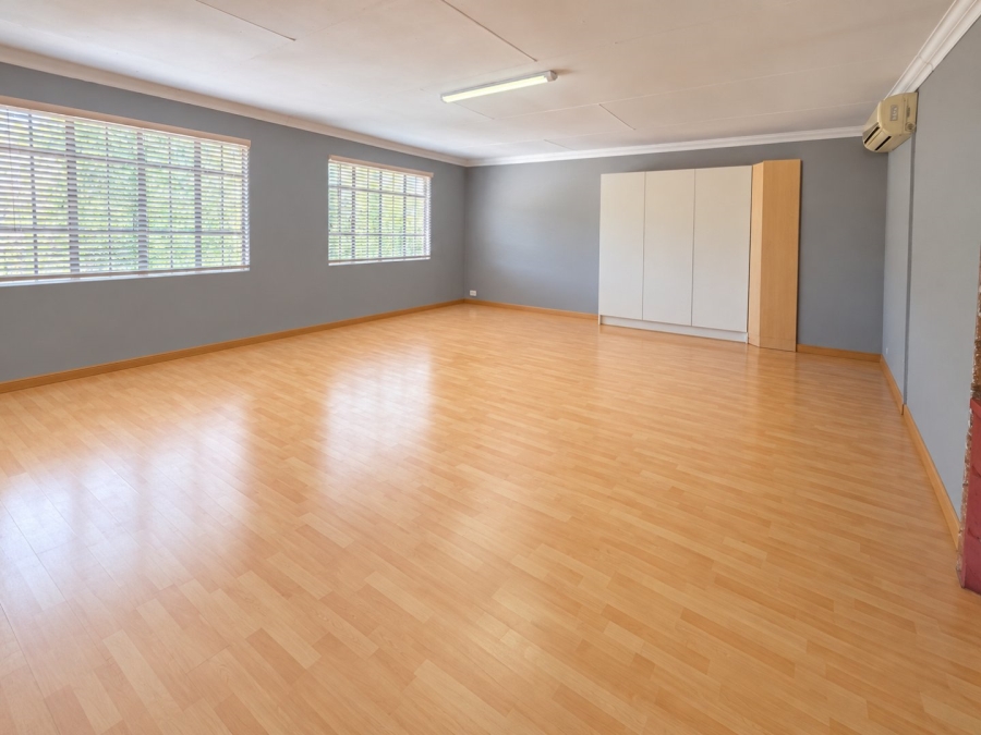 5 Bedroom Property for Sale in The Reeds Gauteng
