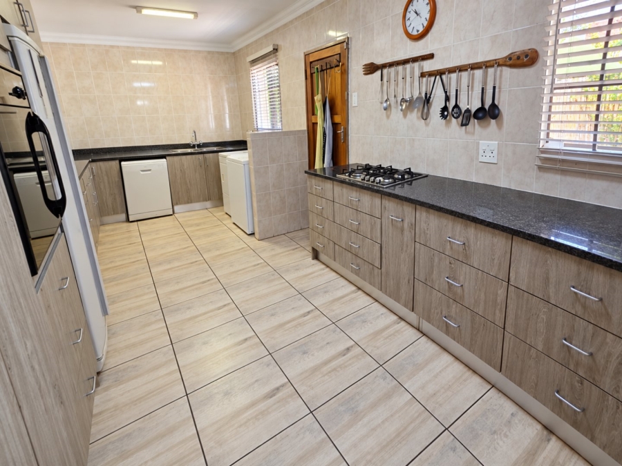 5 Bedroom Property for Sale in The Reeds Gauteng