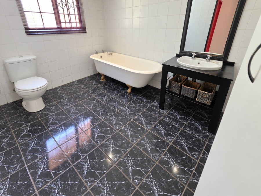 5 Bedroom Property for Sale in The Reeds Gauteng